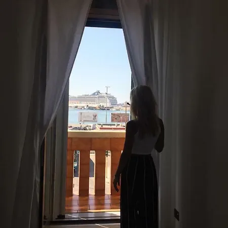 Dimora Fronte Del Porto *